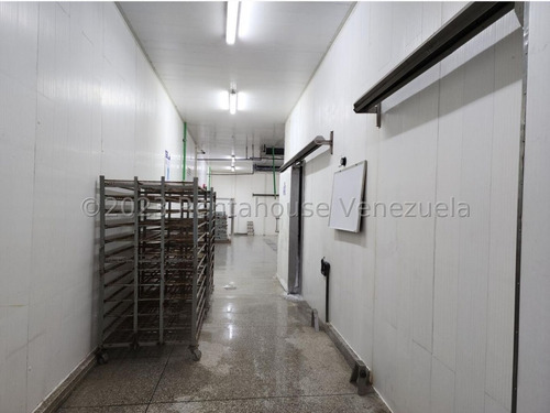 Extraordinaria Empresa De Alto Prestigio En Venta Mls 23-28399 Valle Arriba