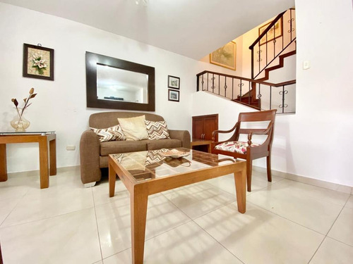 Imagen 2 de 7 de Casa En Venta Semi Amoblada