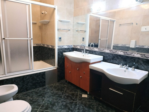 Venta De Casa 7 Dorm. 6 Baños, Patio, Parrillero, Cochera