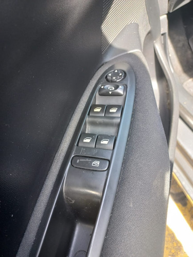 Imagen 18 de 23 de Citroen C4 Loung 1.6 Hdi 10 Años