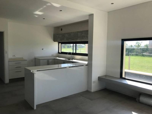 Imagen 4 de 21 de Casa Con Vista Al Lago A Estrenar En Venta. Puertos | Ceibos.