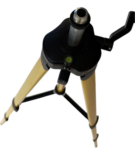 Nivel Laser Cruz Con Tripode Base Regulable Isard Estuche 118501