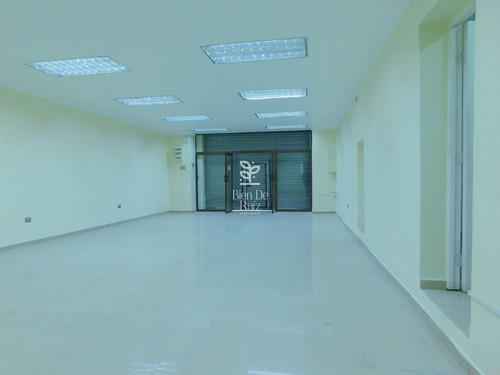 Amplio Local Comercial En Arriendo