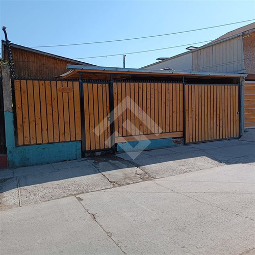 Casa En Venta De 4 Dorm. En Cerro Navia