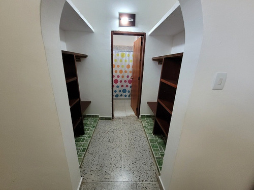 Imagen 7 de 11 de Amplia Y Practica Casa Ubicada En El Casco Historico De La Asuncion