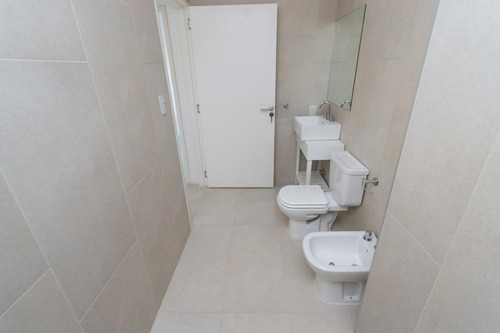 Venta Dos Ambi. Con Cochera Y Baulera En Devoto Milaires, Edificio Aires De Lapacho. Full Amenities