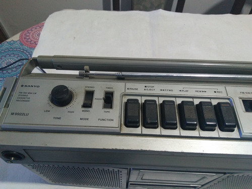 Radiograbador Sanyo M9922lu Solo Anda Radio Am.- Plateado (Usado)