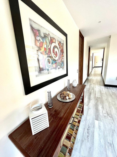 Venta De Espectacular Casa En Hacienda Chacabuco 5 Dorm.