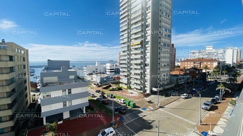 Venta De Apartamento Dos Dormitorios Punta Del Este Con Vista Al Mar-ref:28679