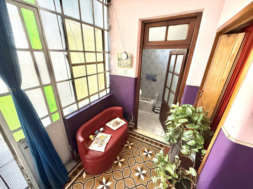 Casa En Venta De 4 Ambientes Con Jarín Y Cochera - Avellaneda