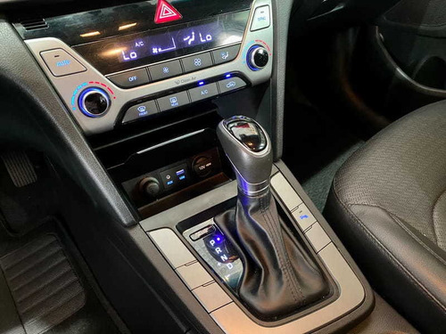 Imagem 12 de 15 de Hyundai Elantra 2017