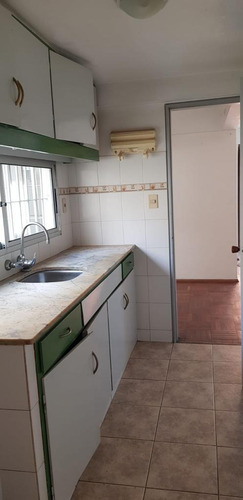 Imagen 11 de 12 de Vendo Apartamento Malvin Frente Al Mar 2 Dormitorios C/patio