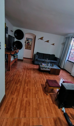 Se Vende Casa De 2 Pisos En Esquina Comuna De Macul