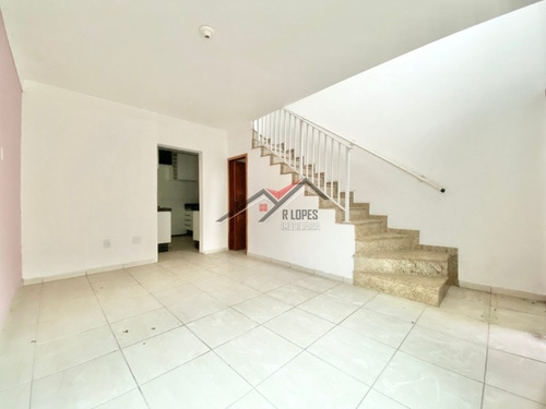 Imagem 1 de 14 de Lindo Sobrado De Condomínio Para Venda No Bairro Vila Carmosina, 2 Dorm, 1 Vagas, 60 M - 1777