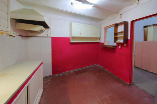 Oportunidad !! Cordón Sur, Sobre Calle Guaná. Padrón Único, 105 M2, Garage Amplio. 2 Dormitorios, 1 Baño.