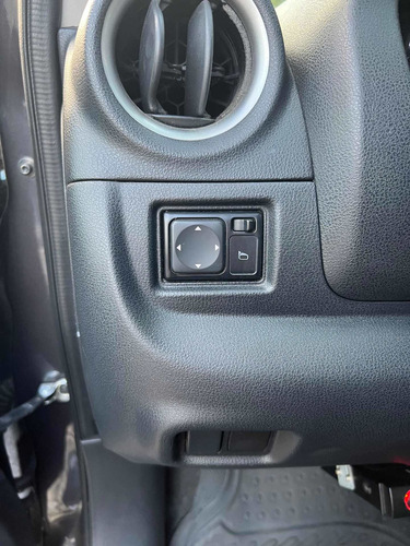 Imagen 13 de 15 de Nissan Versa 2017 1.6 Advance Mt