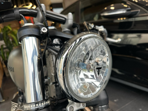 Triumph Bobber Boneville 1200, 2018. 4.000kms