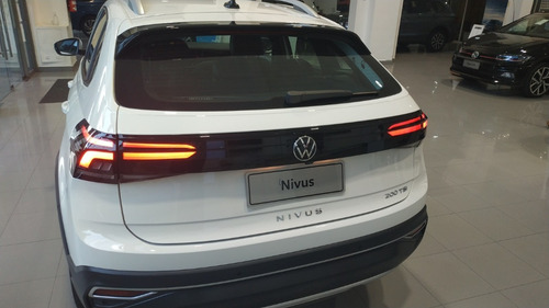Volkswagen Nivus Highline 200 Tsi S.a