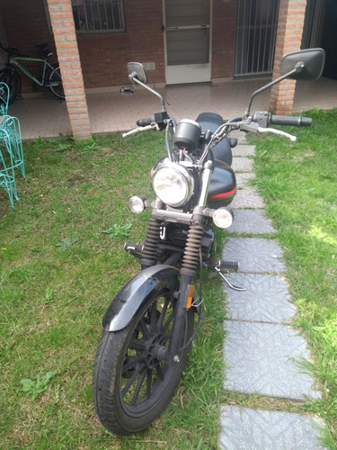Bajaj Avenger Street