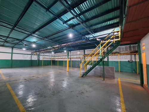 Gran Local Comercial Con Deposito En Venta En Av Bolivar De Maracay Db 24-17385