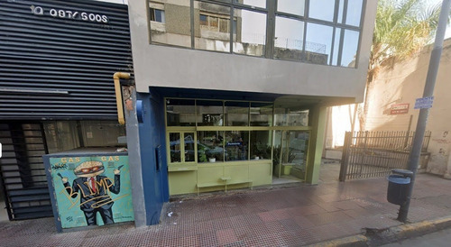 Alquiler De Local Comercial De 80 Metros Cubiertos, Duarte Quiros 100, Centro.