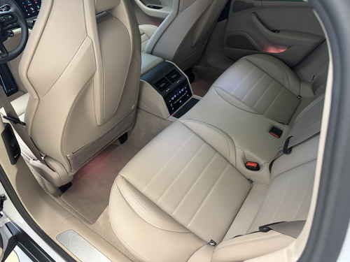 Porsche Panamera 4 E-HYBRID