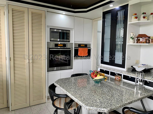 Urb. La Trinidad, Sector Sorocaima, Cerca Centro Médico Docente La Trinidad !! Excelente Apartamento, Con O Sin Muebles, 184 M2, 3 Hab., 3 Baños, 2 Pe. Condominio Tipo Resort. Inmejorable Ubicación !!