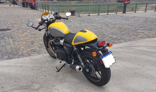Moto Triumph Street Cup 900