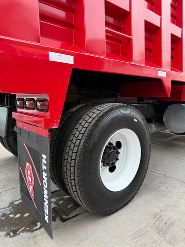 Camión Volteo 7 M3 Kenworth T300.