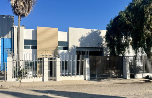Venta O Renta De Bodega En Otay, Excelente Ubicación
