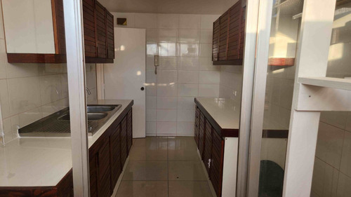 Recien Remodelado, Vista Panorámica, Conectividad, Comercio