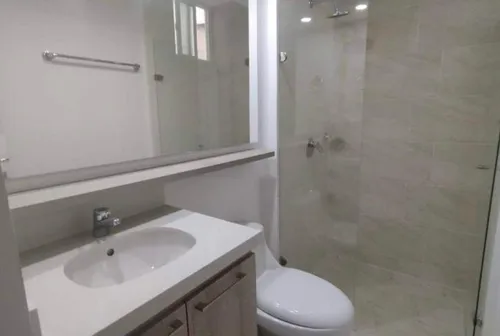 Venta Apartamento Sur De Cali. Barrio Bochalema, A Unas Cuadras De La Universidad Autonoma. Septimo Piso