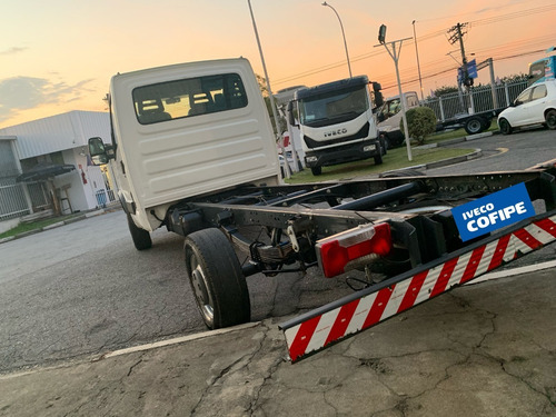 Imagem 9 de 11 de Iveco Daily 35s14