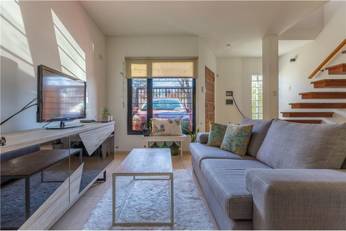Dúplex 2 Dormitorios Con Pileta En Venta En Gonnet