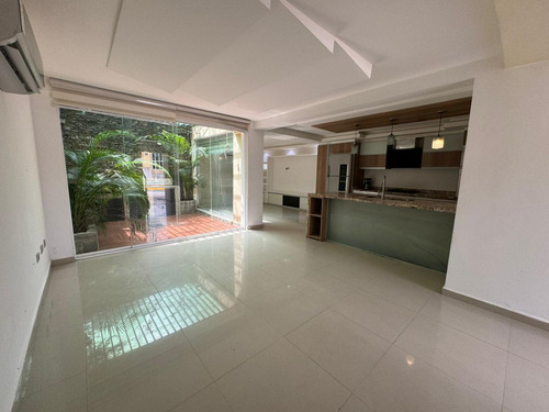 Jeannet Gonzalez Vende Town House En Conjunto Residencial Belmonti Villas
