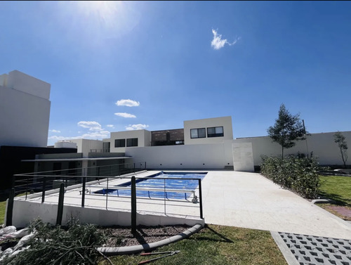 Casa Nueva En Zaru, Querétaro Moderno Con 4 Recámaras Y 3 Baños