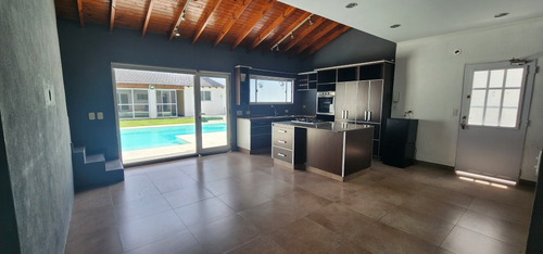 Dueño Vende!!! Casa 6 Ambientes Y 3 Baños, Moron.