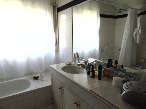 Imagen 18 de 30 de Casa 4 Dormitorios En Venta-, Sobre 911 M2 De Lote. Las Lomas-golf. San Isidro.