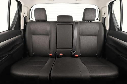 Imagen 20 de 25 de Toyota Hilux Sr 2.4tdi 150cv 4x2 Mt 0km Entrega Inmediata