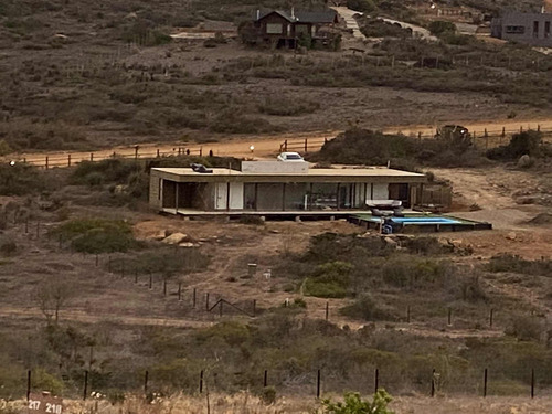 Moderna Casa Con Piscina. Los Molles