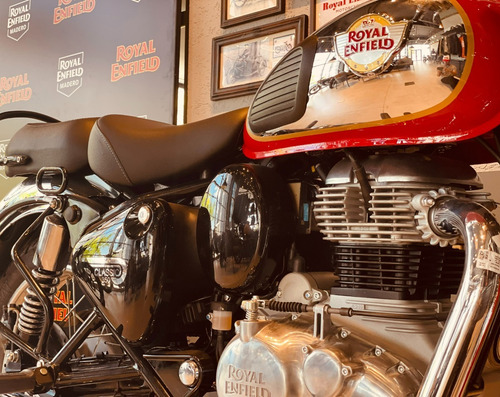 Imagen 11 de 25 de Royal Enfield Classic 350 - Chrome & Dark