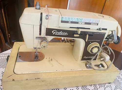 Maquina De Coser Eléctrica Godeco Supematic 3003 Con Pedal Beige (Usado)