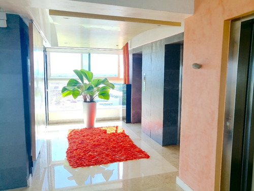 Penthouse En Venta En Los Cacicazgos. Av. Anacaona Con Vista