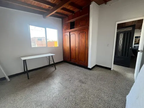 Se Vende Casa En Medellín Barrio Belén San Bernardo (a Unas Cuadras Del Aeroparque)