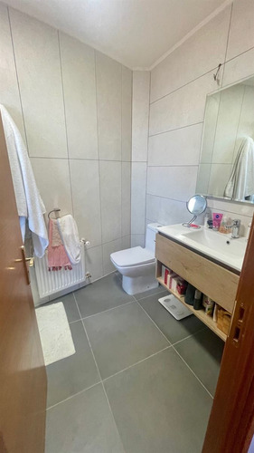 Casa En Venta De 5 Dorm. En Concón