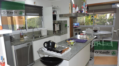 Imagen 7 de 18 de Casa En Venta De Cinco Ambientes Apto Crédito En Lote Central