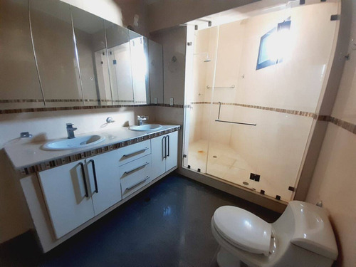 Se Vende Hermosa Casa Ubicada En San Diego, Urbanización Granja Colonial