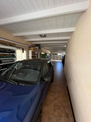 Casa De Categoria A La Venta En Villa Belgrano Sobre Neper