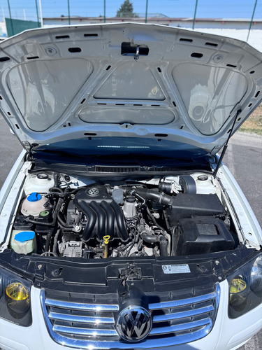 Volkswagen Jetta 2.0 L4 Mt
