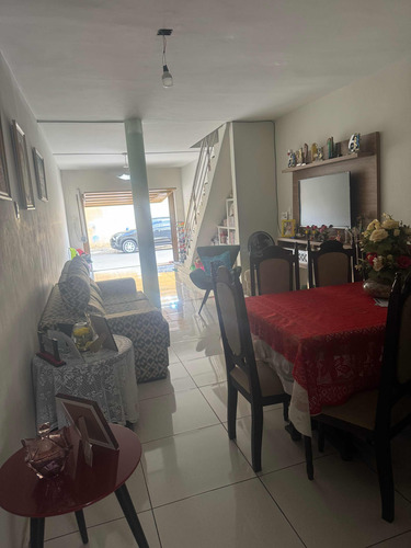 Garagem,sala De Está E Cozinha E Muro 1 Suíte E Quarto